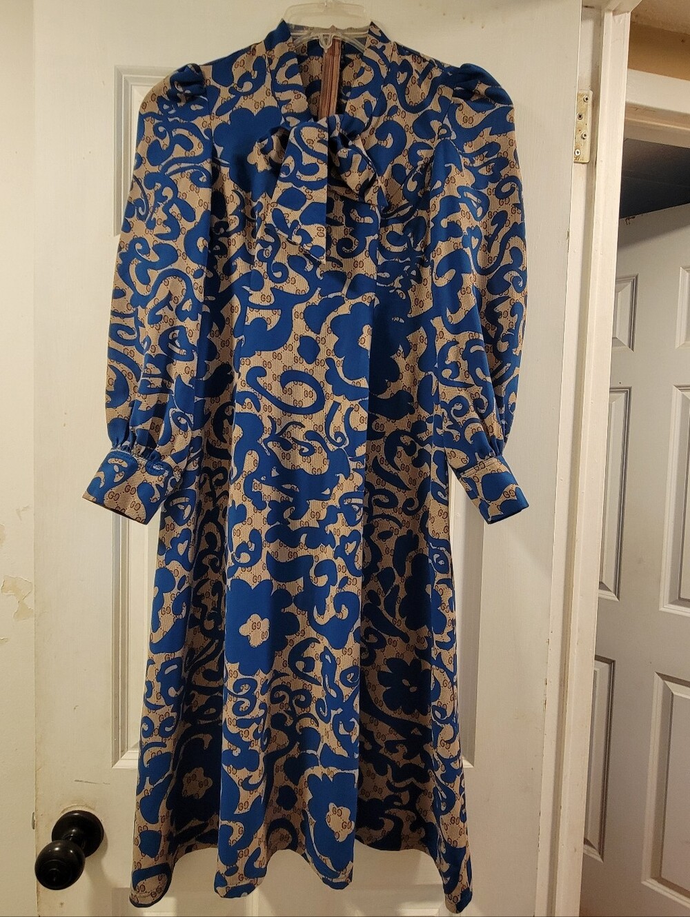Blue and Cream Floral Tie-Neck Women's Dress Vintages Medi Dress